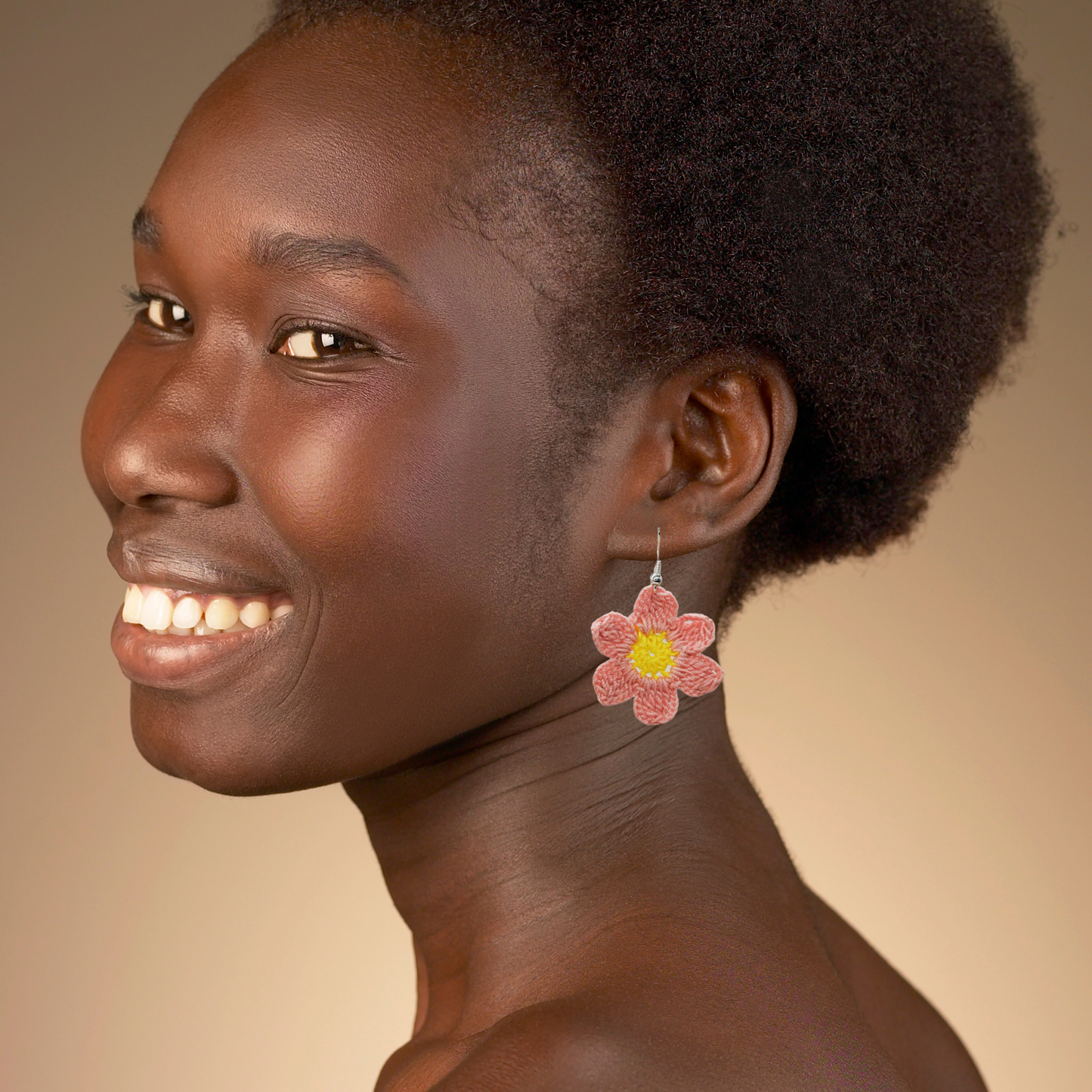 pink daisy earrings