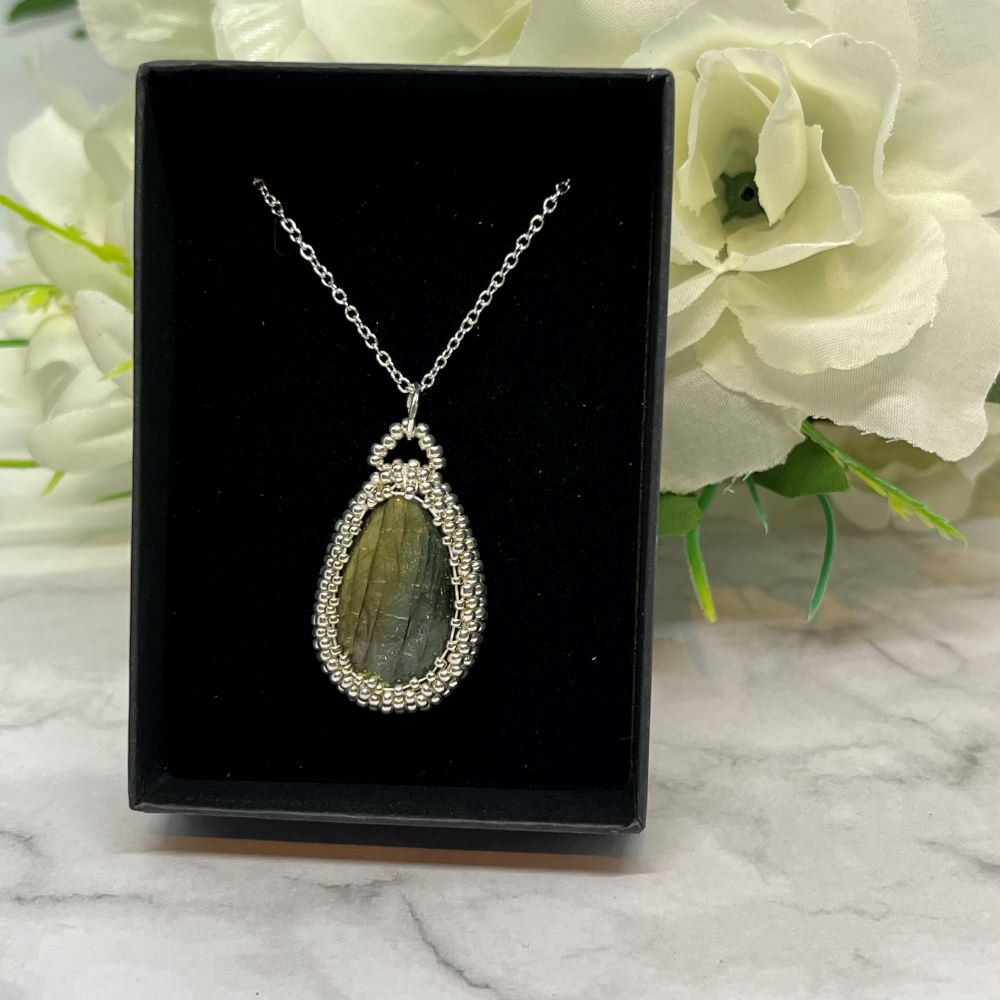 labradorite-pendant