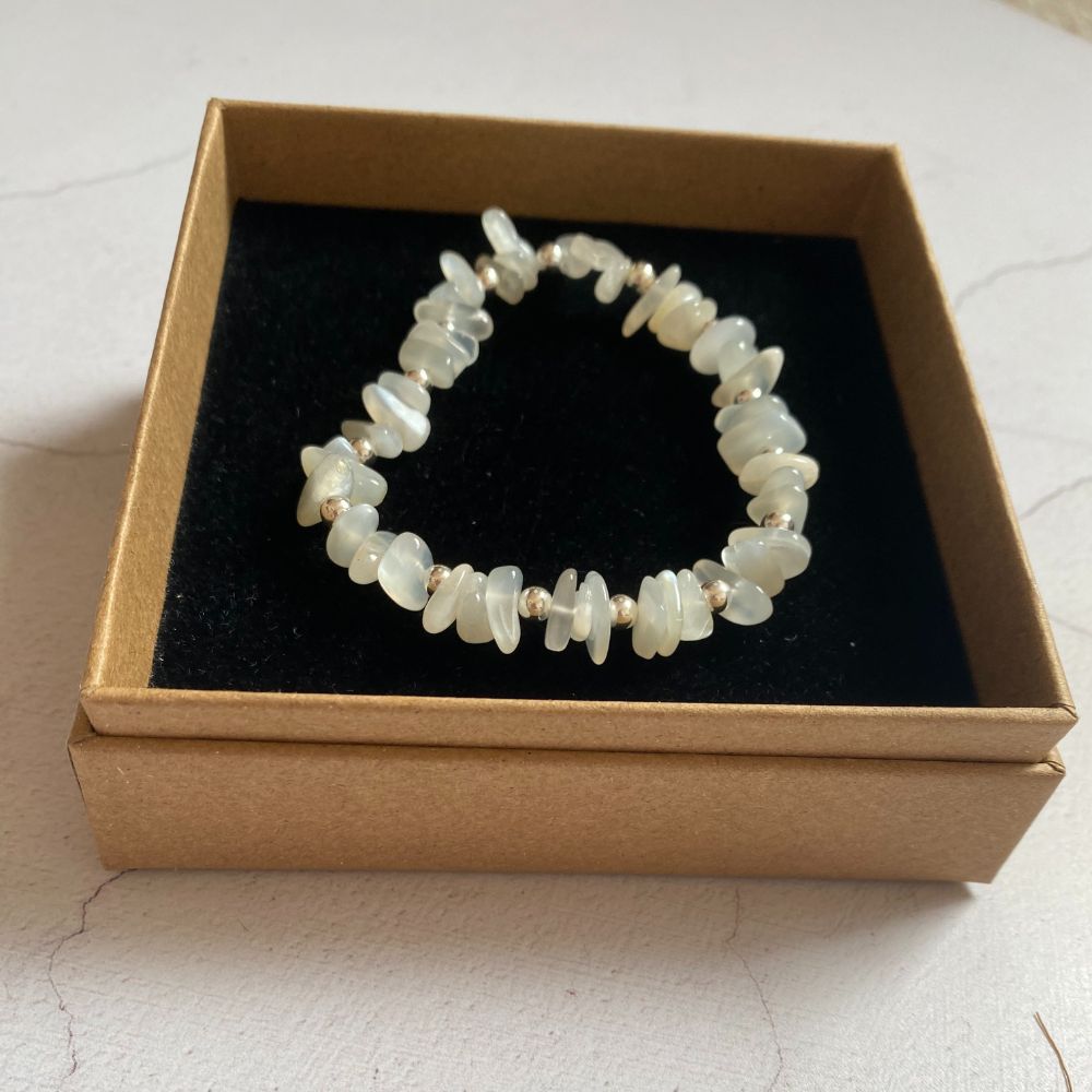 moonstone-gemstone-bracelet