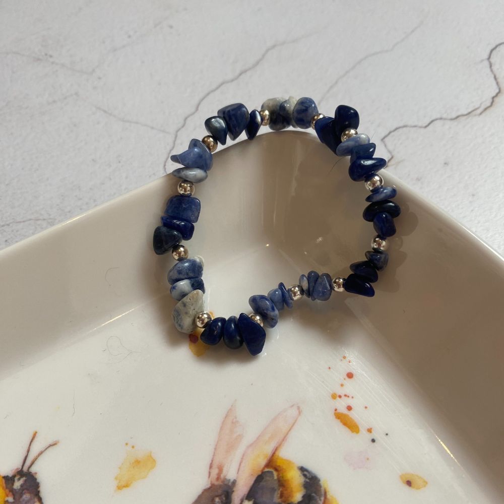 sodalite-gemstone-bracelet