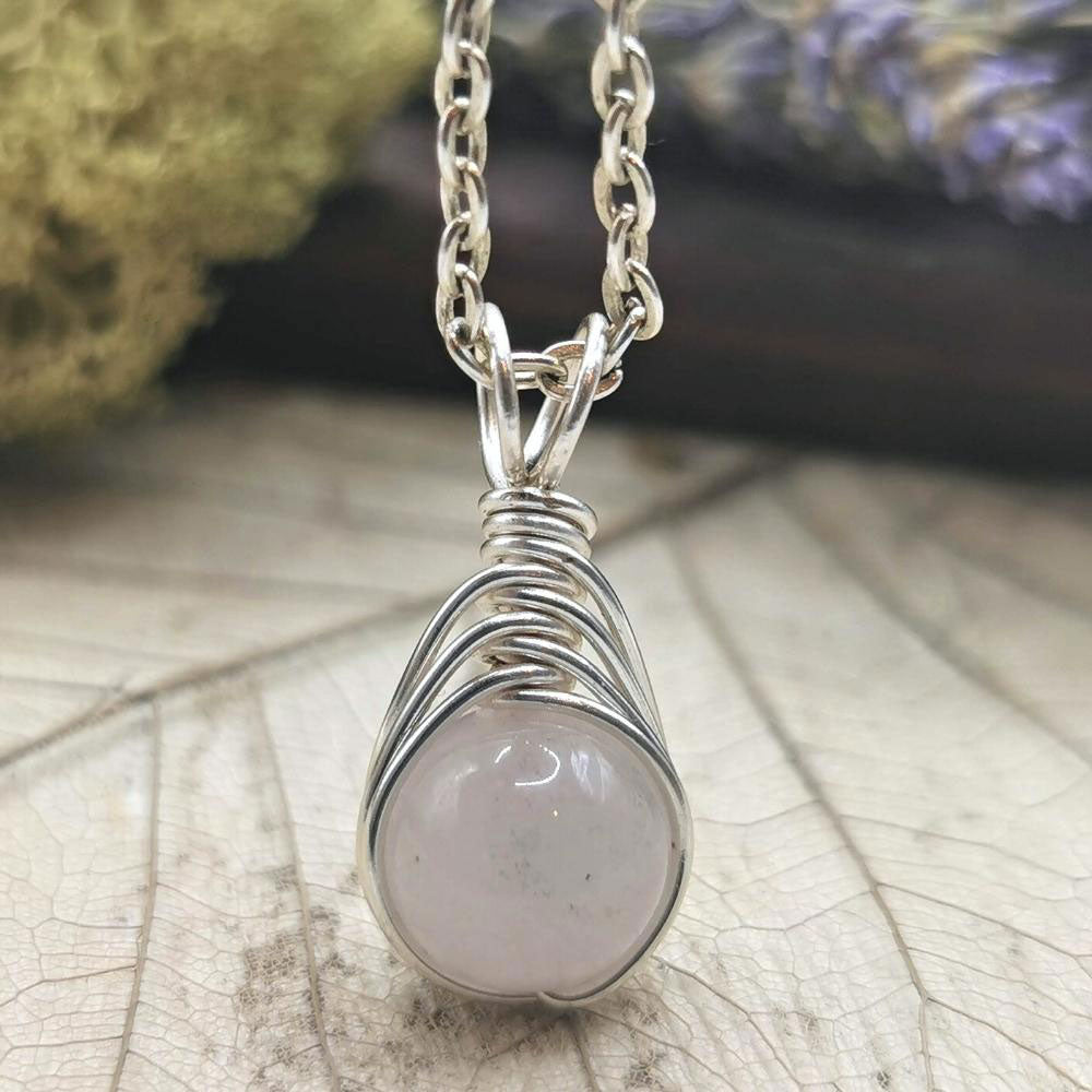 womens-rose-quartz-necklace